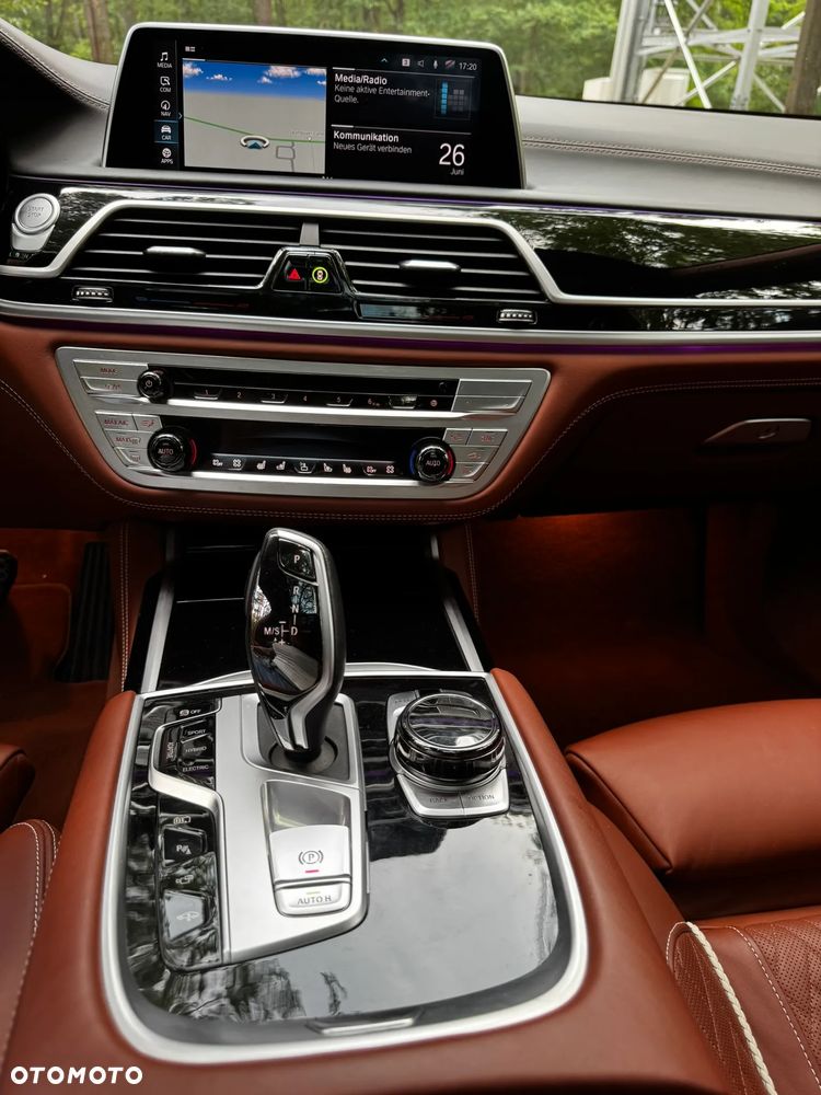 BMW Seria 7 745e - 16