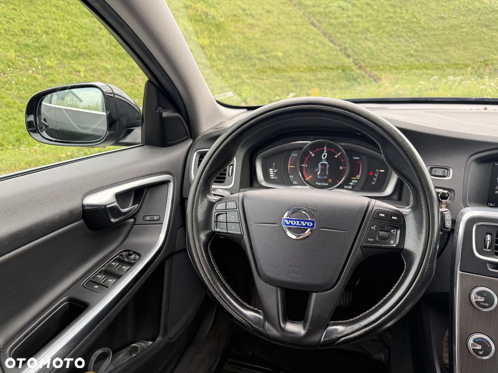 Volvo V60 D6 AWD Plug-in Hybrid Summum - 6