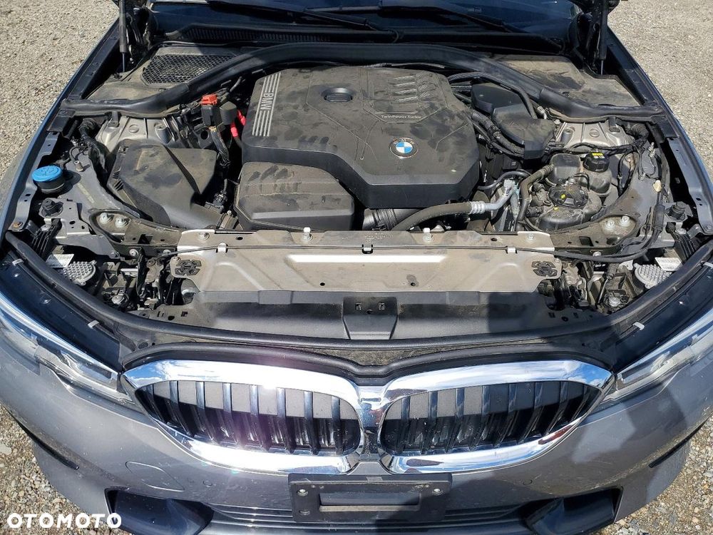 BMW Seria 3 330i M Sport - 13