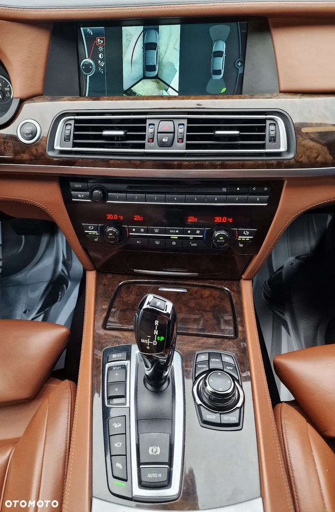 BMW Seria 7 740d xDrive - 25