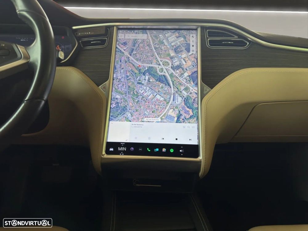 Tesla Model S - 21