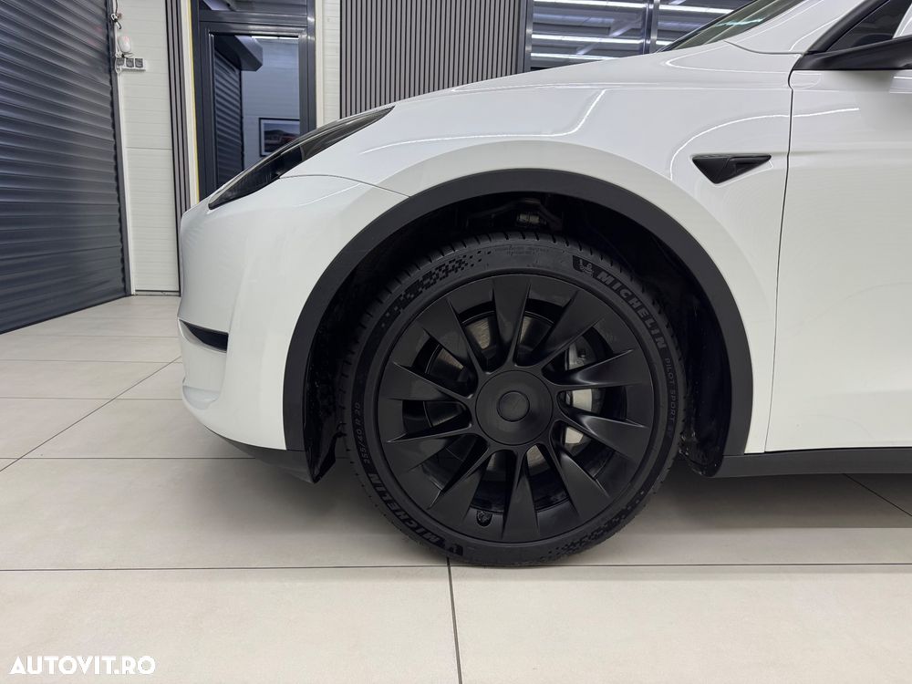 Tesla Model Y Long Range Dual Motor AWD - 13