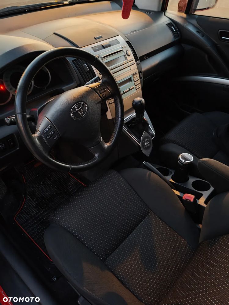 Toyota Corolla Verso 2.2 D-CAT Sol - 17