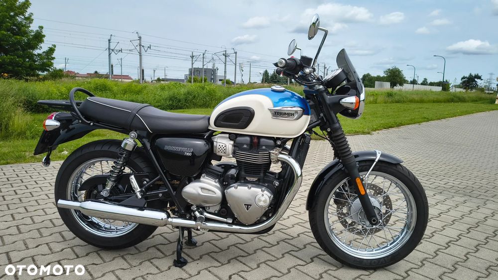 Triumph Bonneville - 9