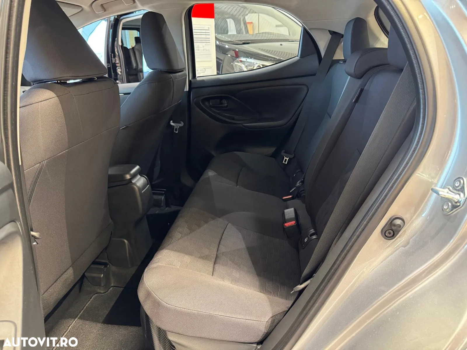 Toyota Yaris 1.5 VVT-i HSD Active - 17