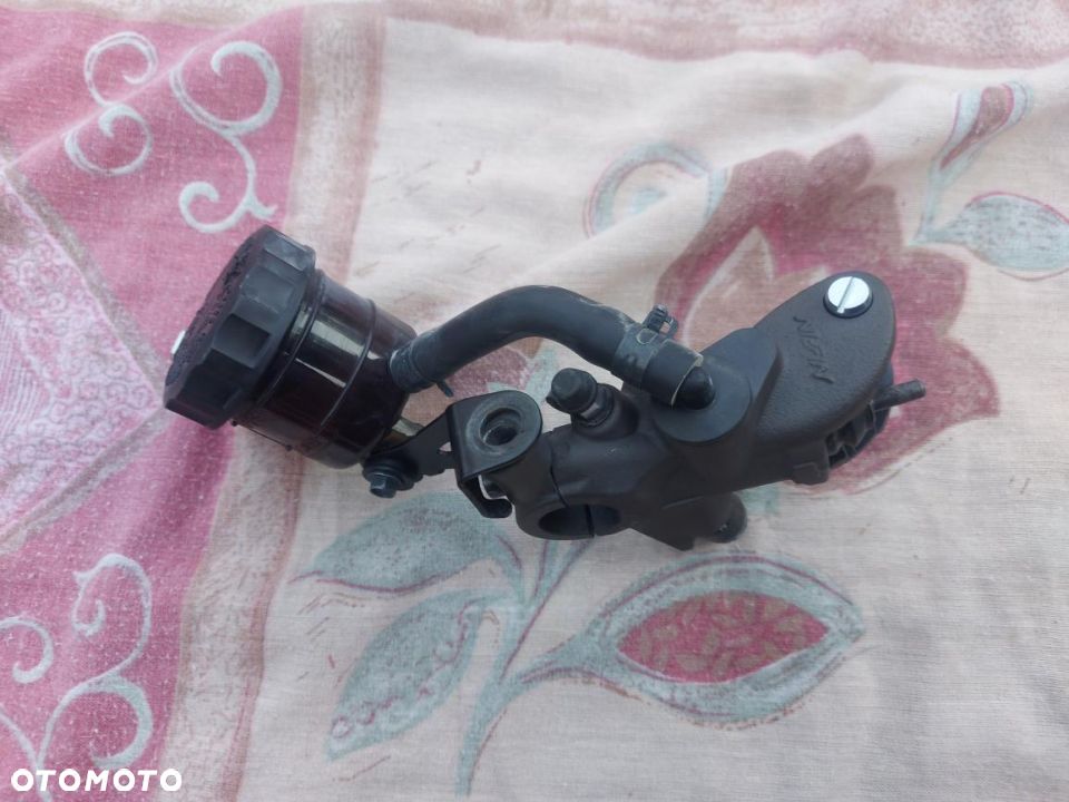 Kawasaki Z900 RS pompa hamulcowa zbiorniczek - 1