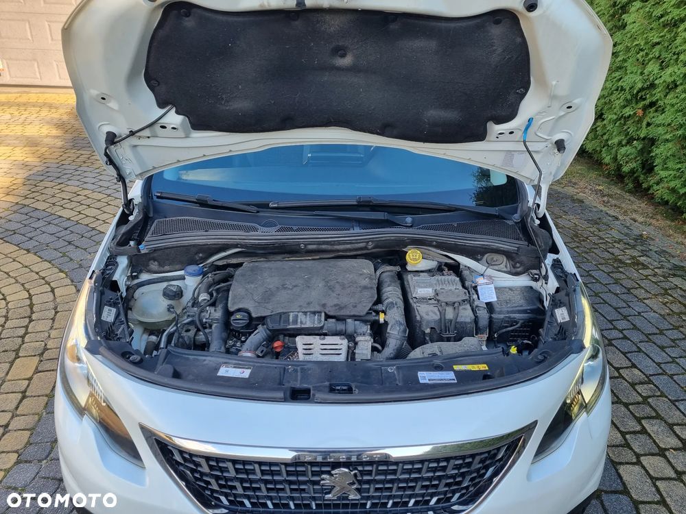 Peugeot 2008 1.2 Pure Tech Allure S&S - 24