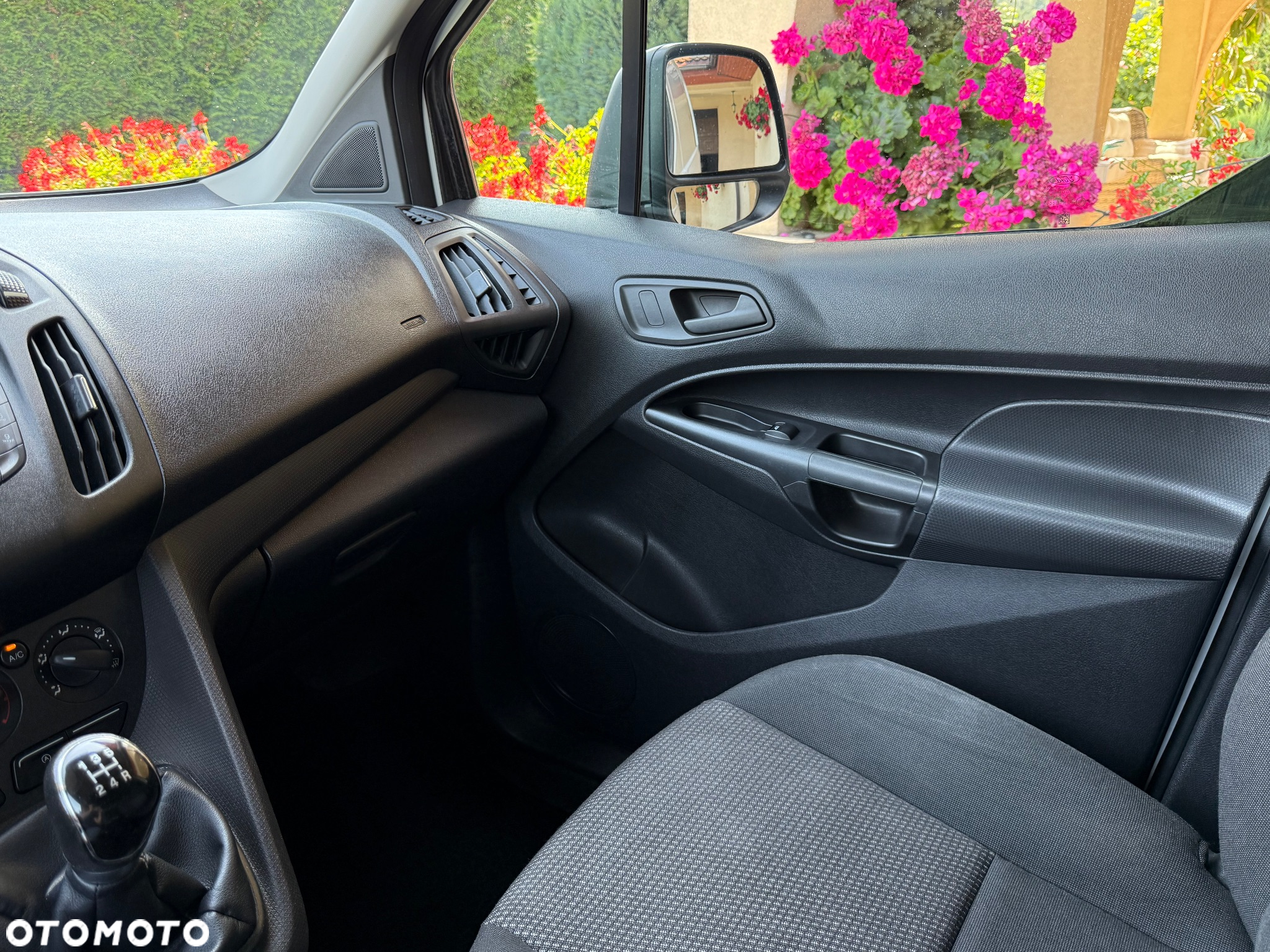 Ford Transit Connect klimatyzacja webasto hak piękny - 30
