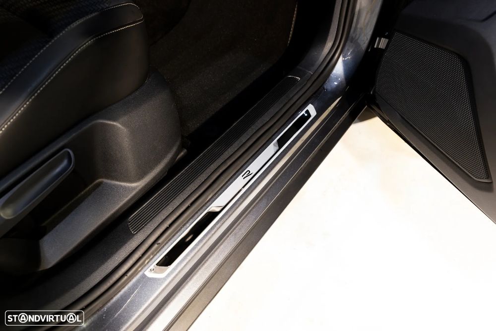 VW T-Roc 2.0 TSI OPF 4MOTION DSG - 48