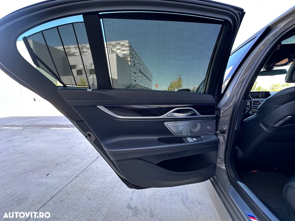 BMW Seria 7 745e - 40