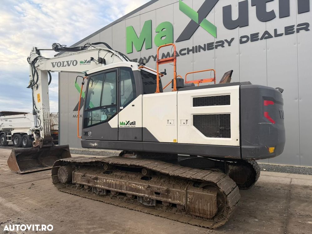 Volvo EC220EL Excavator - 7