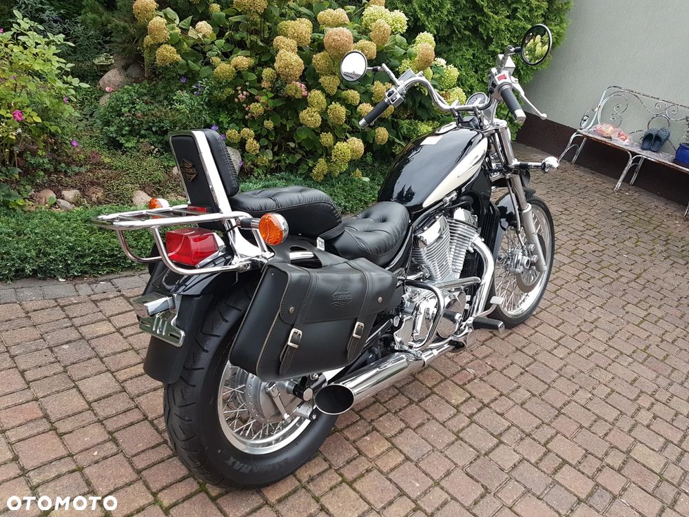 Suzuki Intruder - 10
