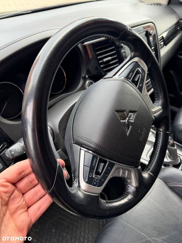 Mitsubishi Outlander Instyle NAVI + - 9