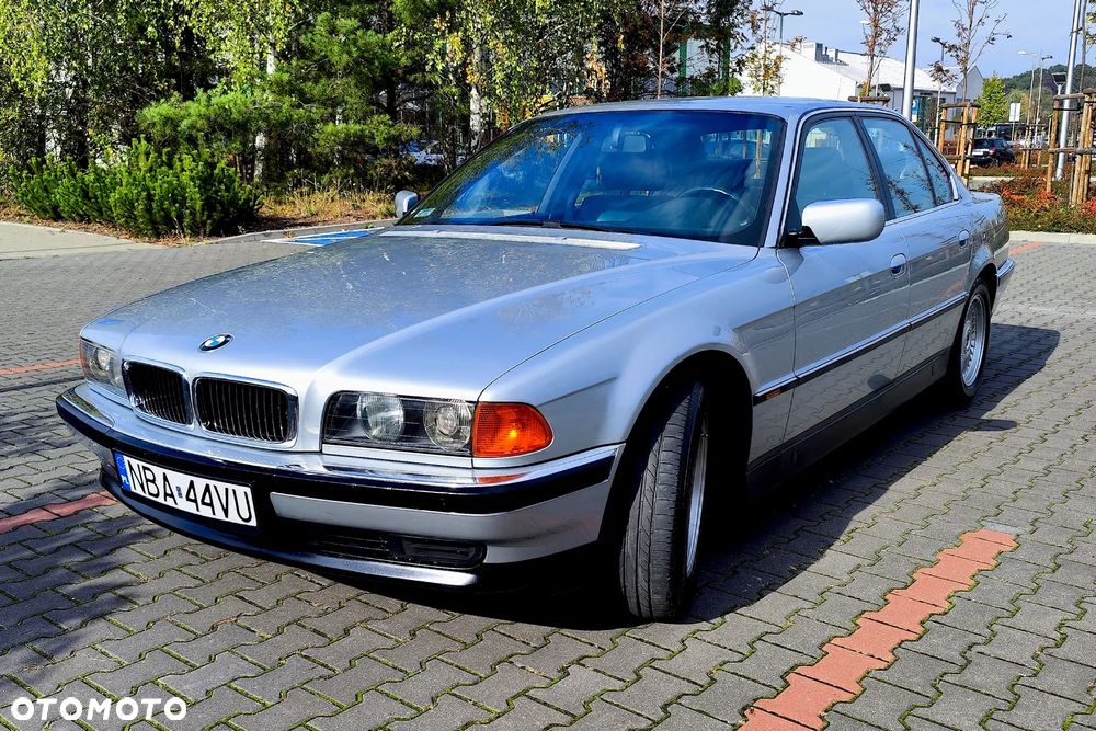 BMW Seria 7 740i V8 - 1