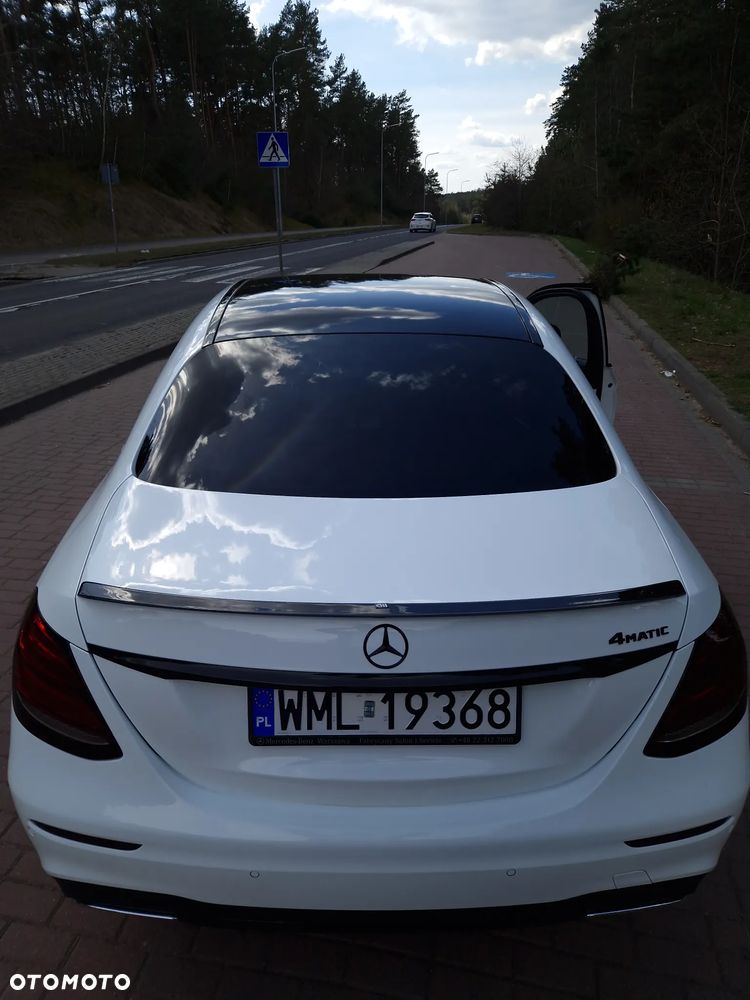 Mercedes-Benz Klasa E 220 d 4-Matic 9G-TRONIC - 8