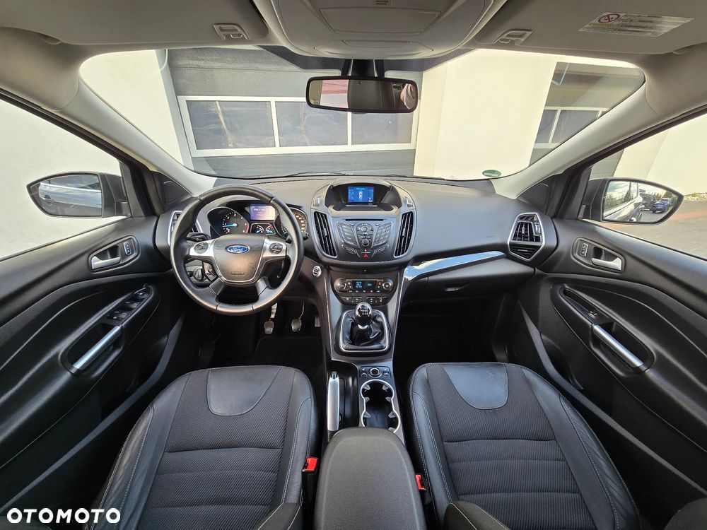 Ford Kuga 2.0 TDCi 2x4 Titanium - 38