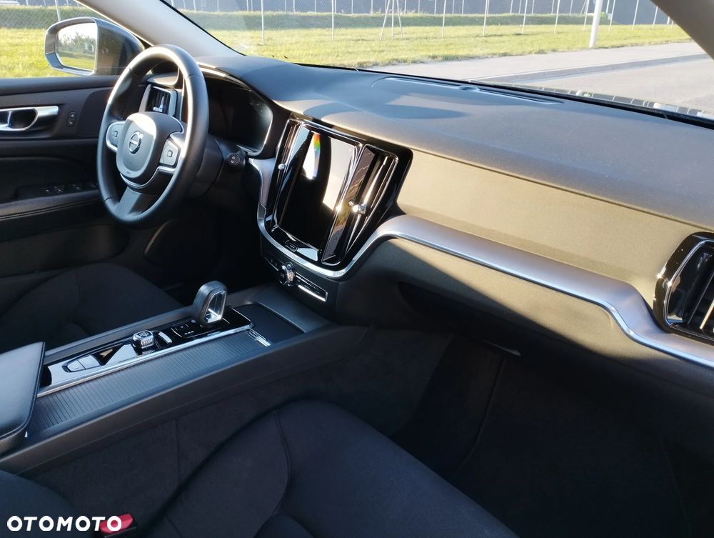 Volvo V60 B3 B Momentum - 27