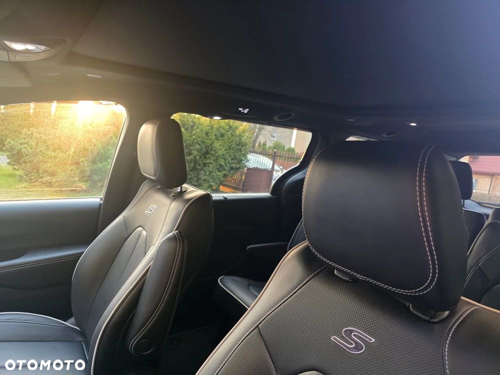 Chrysler Pacifica - 12