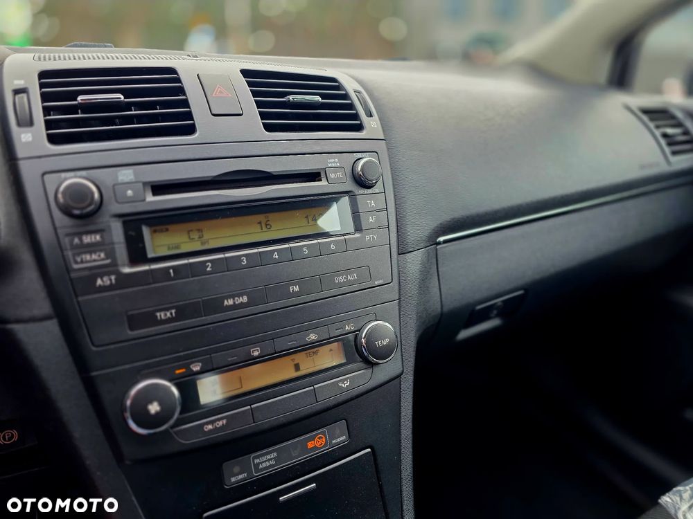 Toyota Avensis 1.8 Style - 26