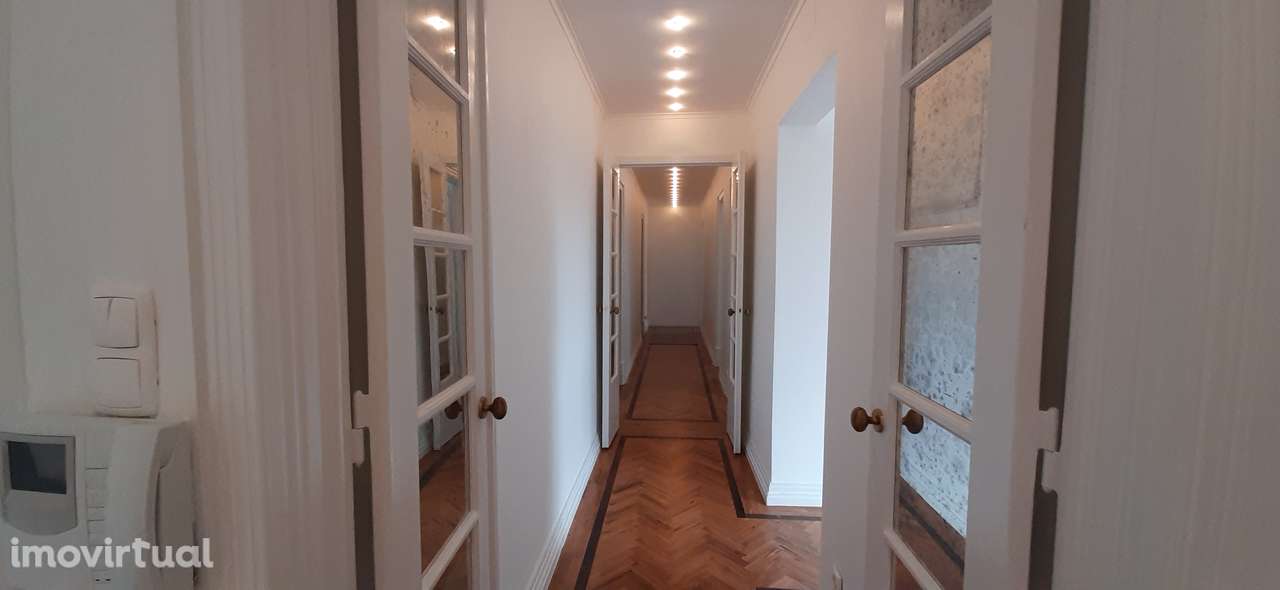 AVENIDA ELIAS GARCIA - GULBENKIAN - Grande imagem: 2/15