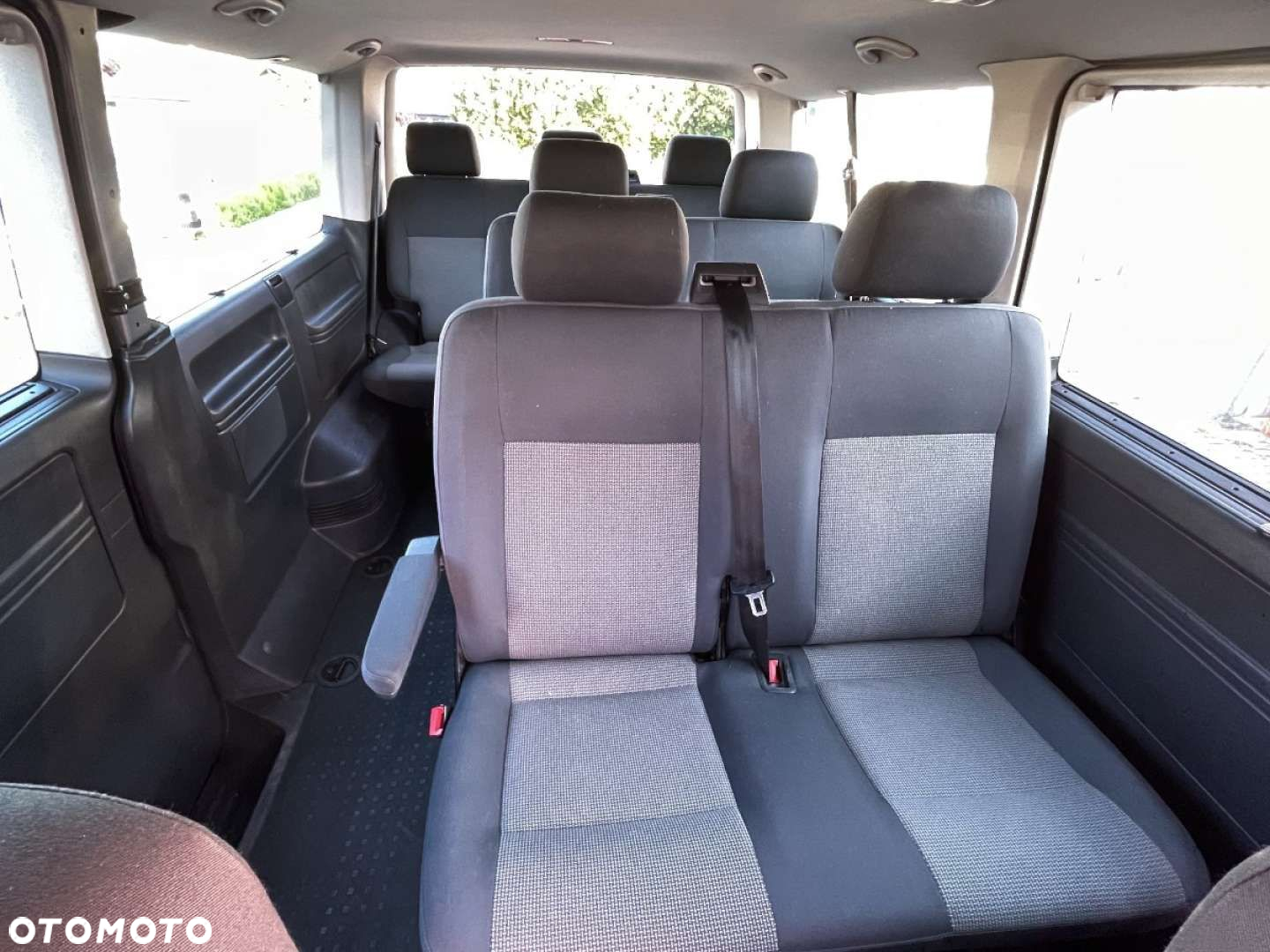 Volkswagen Caravelle - 24