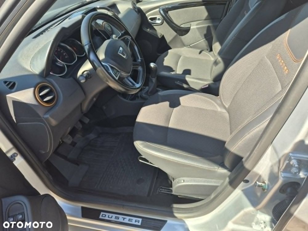 Dacia Duster 1.6 SCe Urban Explorer S&S - 31