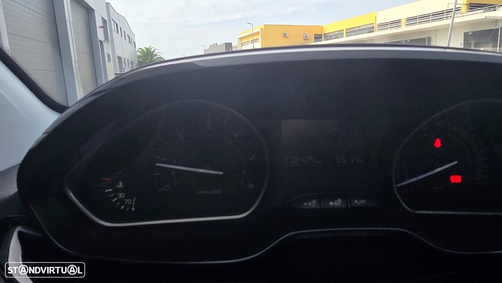 Peugeot 208 1.6 BlueHDi Style - 11
