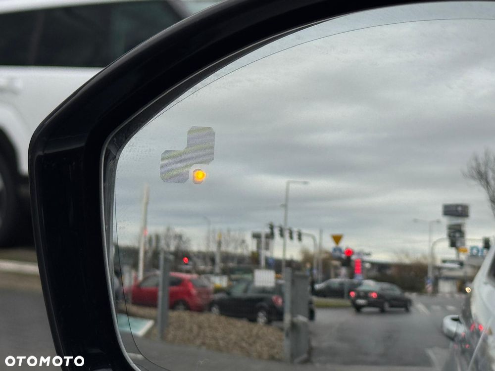 Land Rover Discovery Sport 2.0 D200 mHEV R-Dynamic SE - 33