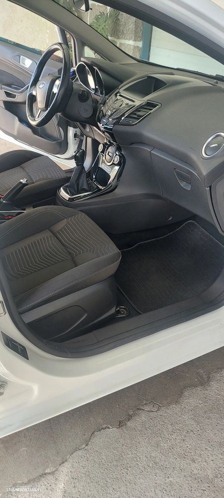 Ford Fiesta 1.0 T EcoBoost Titanium - 13