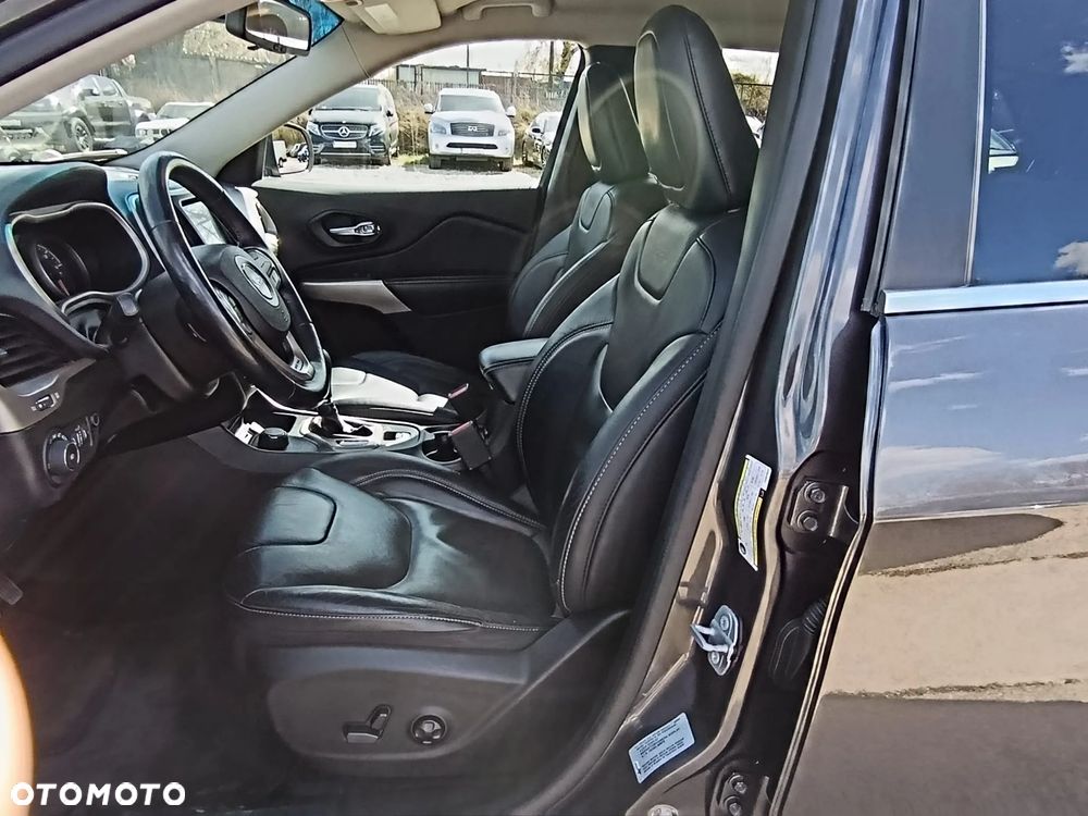 Jeep Cherokee - 17