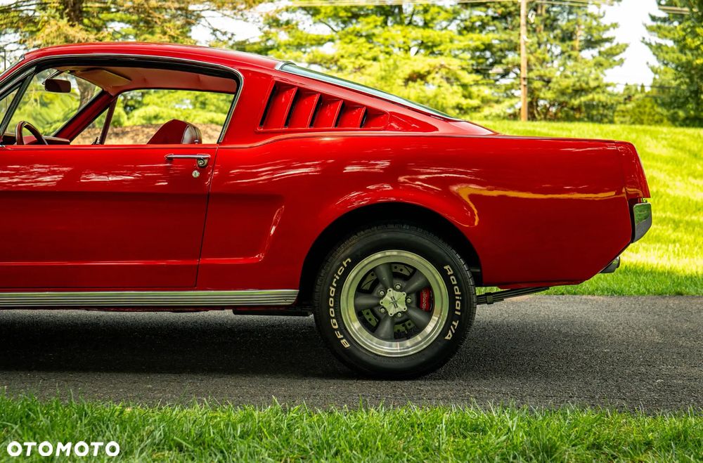 Ford Mustang - 7