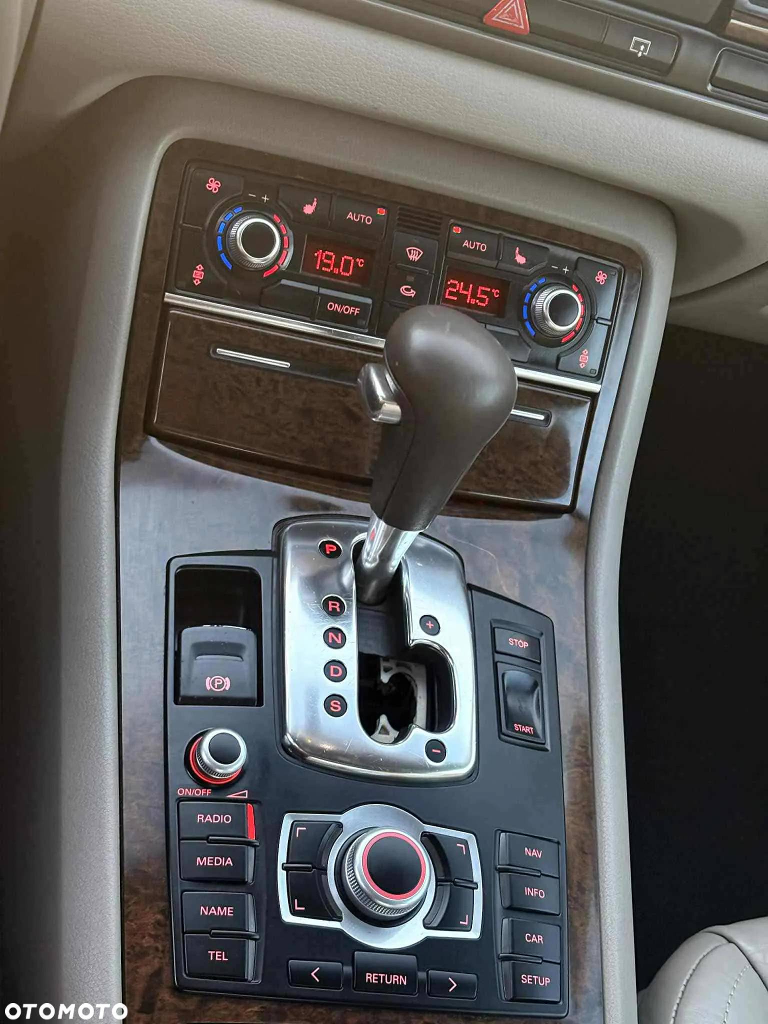 Audi A8 4.2 Quattro - 25