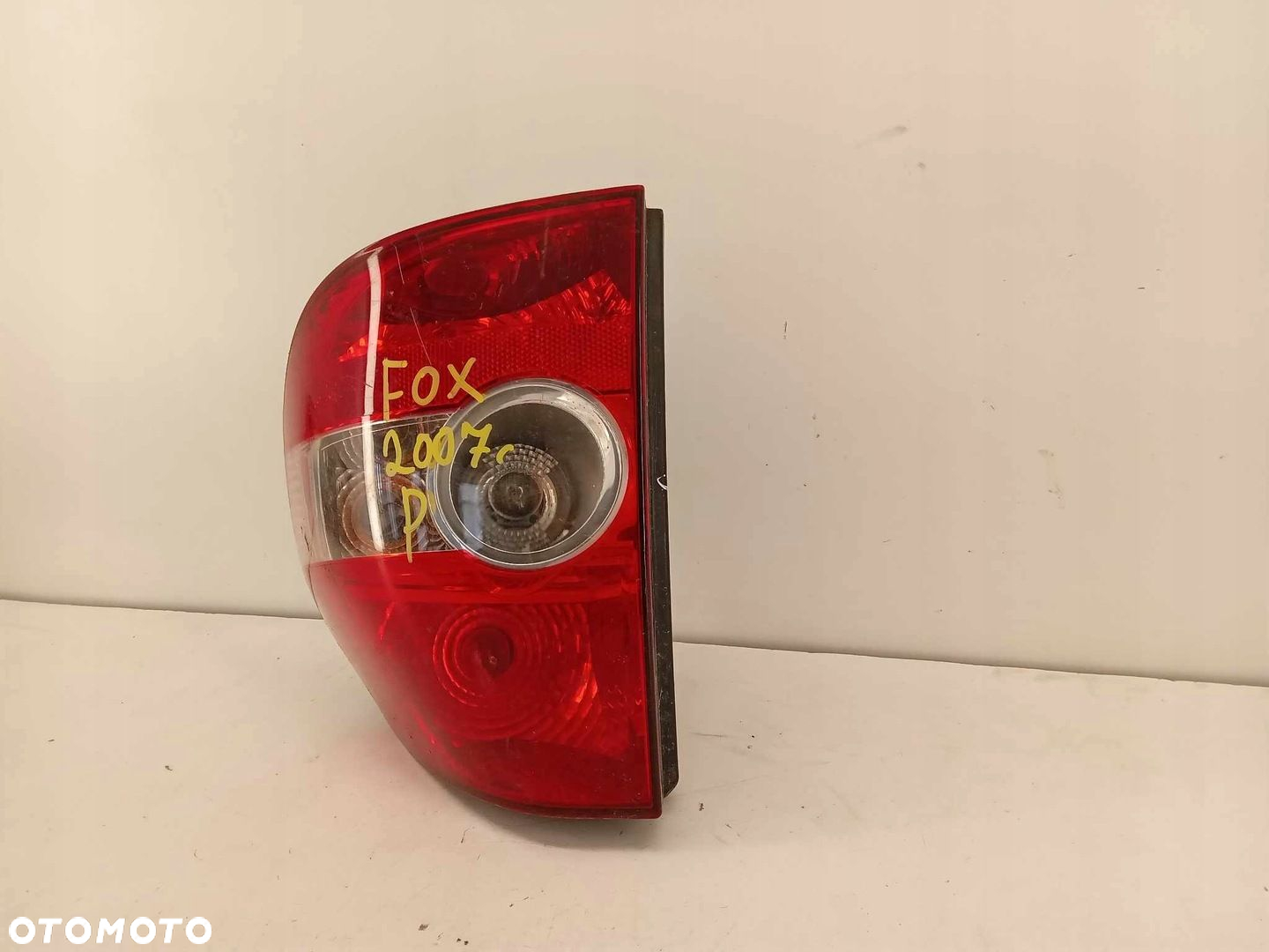 LAMPA PRAWA TYŁ TYLNA VW FOX 05-10 - 2