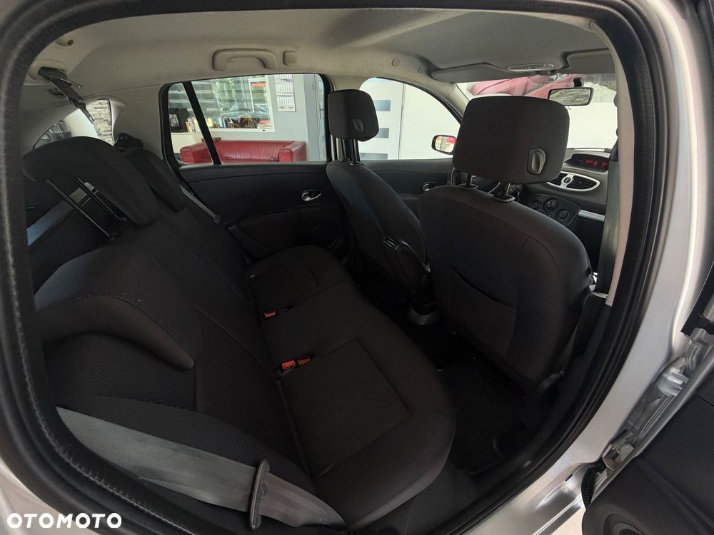 Renault Clio - 23