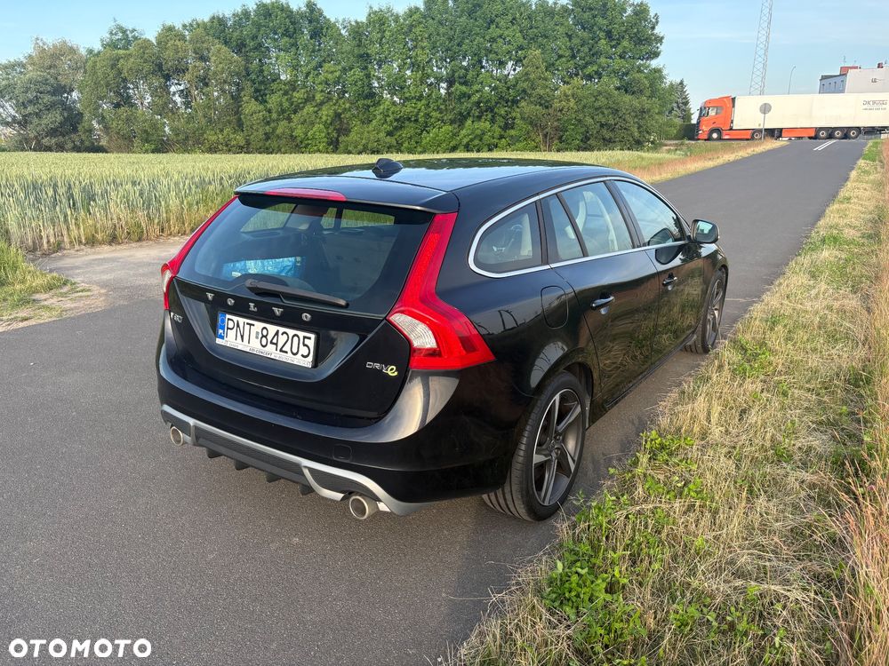 Volvo V60 D2 R-Design - 4