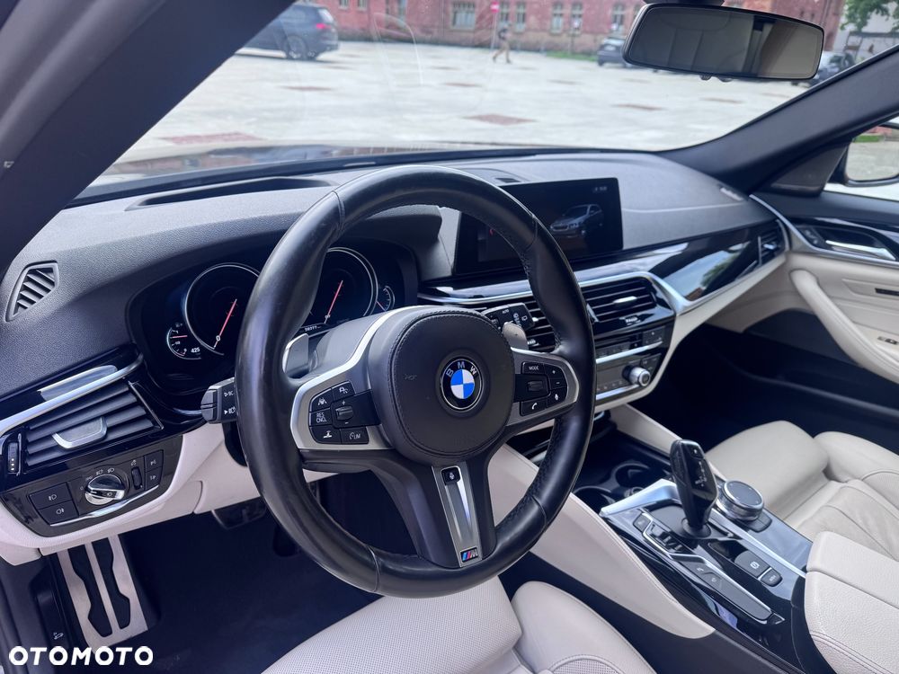 BMW Seria 5 540i xDrive - 13