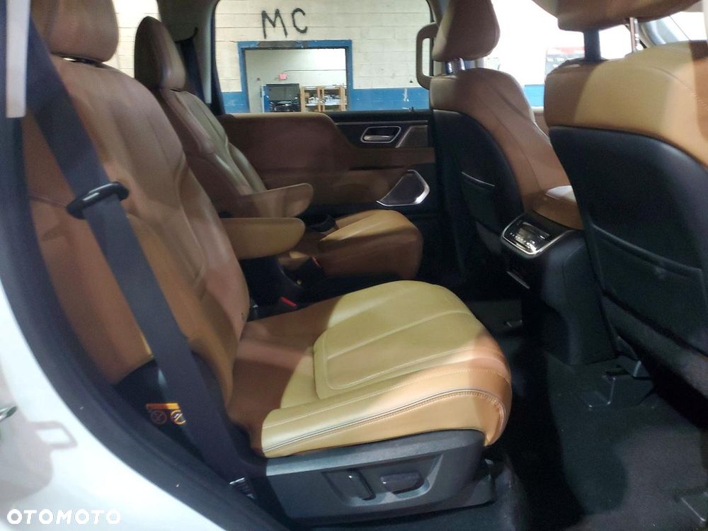 Infiniti QX80 - 12
