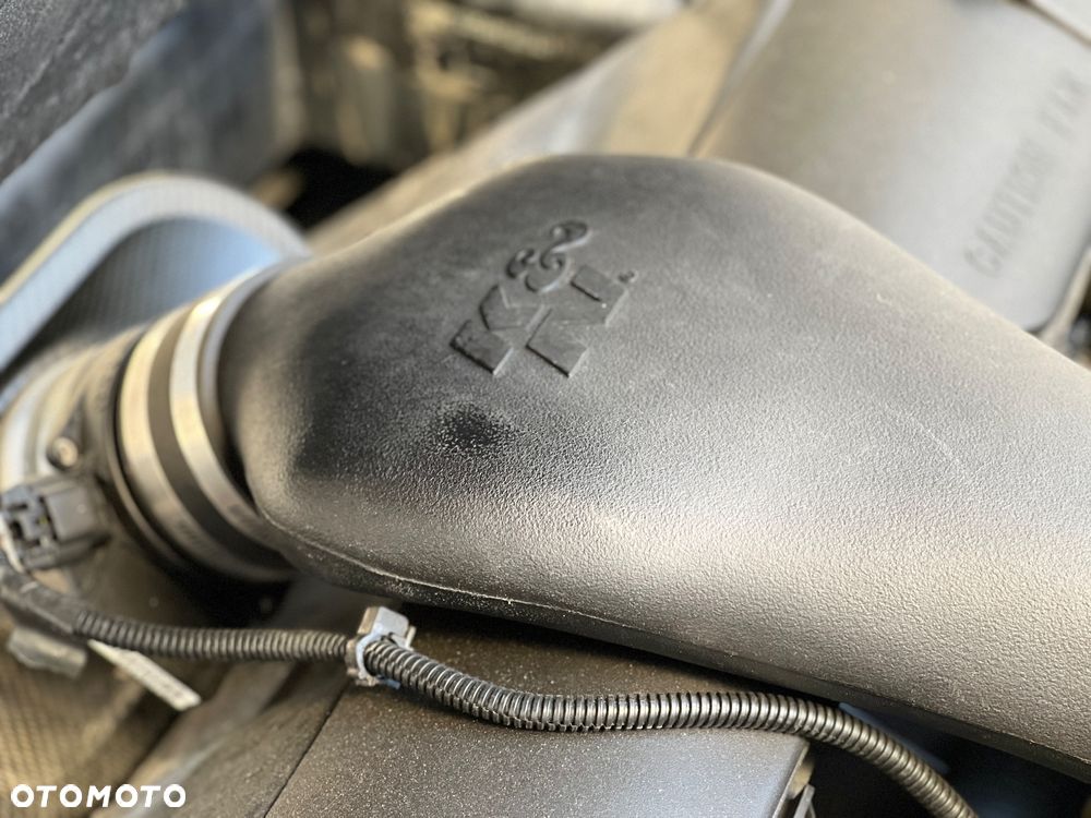 Chevrolet Corvette - 16