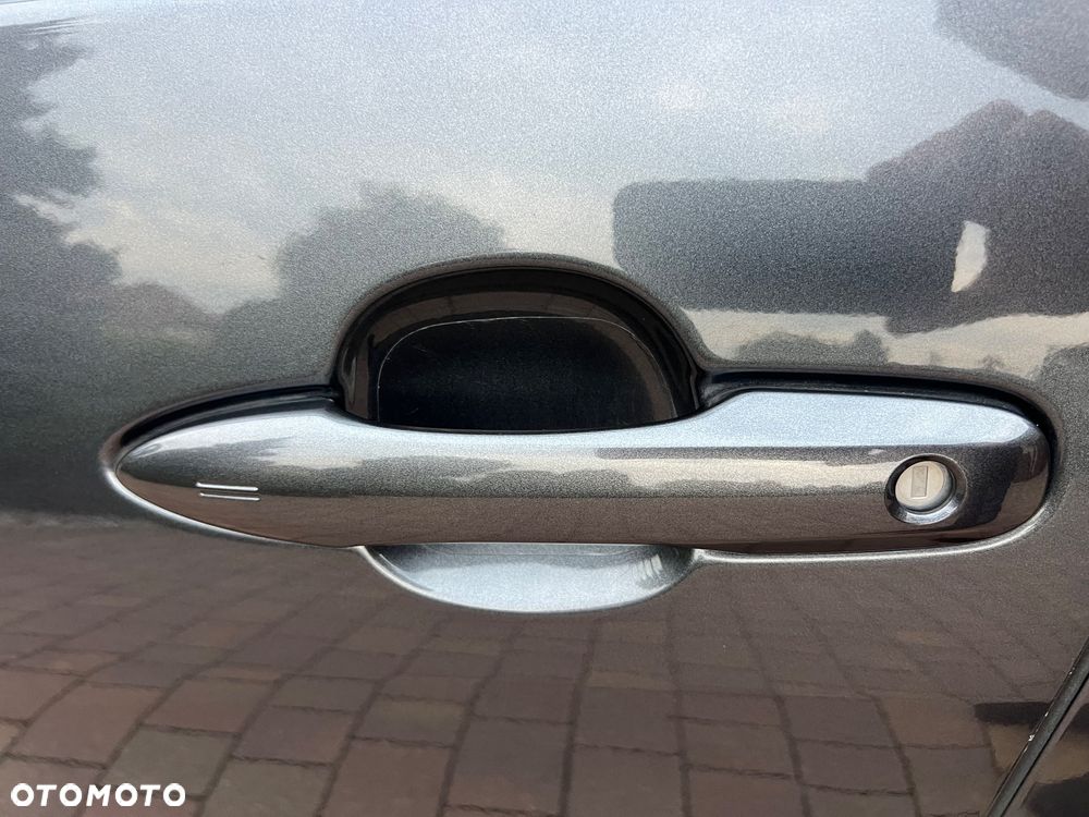 Toyota Prius ver-1-8-hybrid-executive - 39