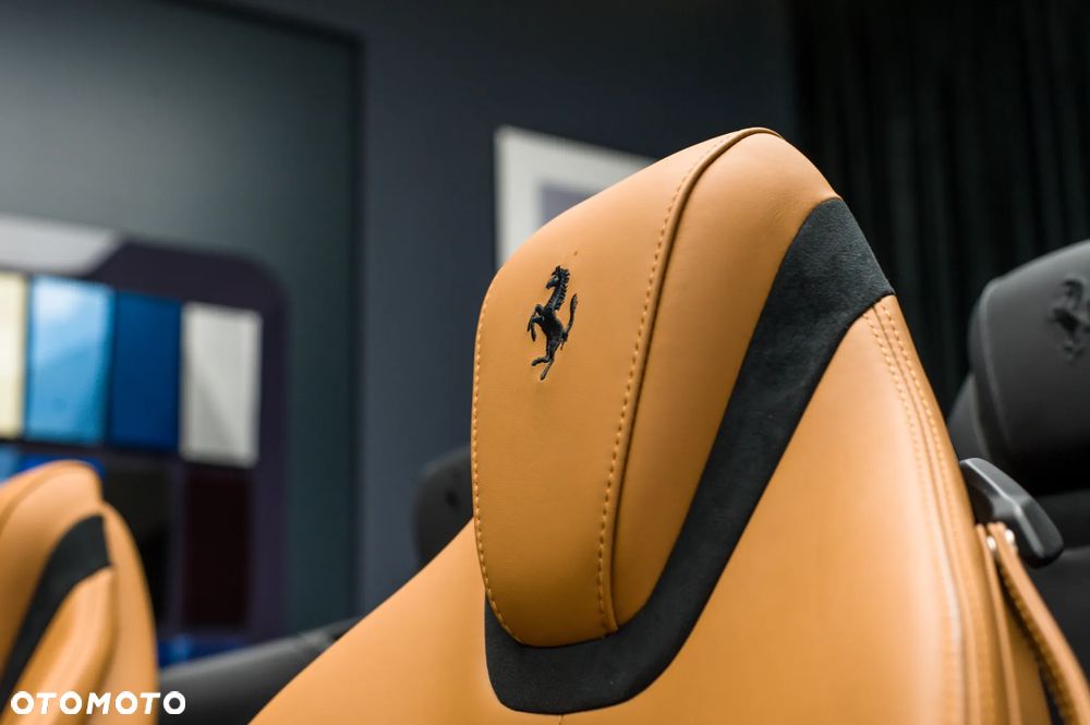 Ferrari Roma Spider - 30