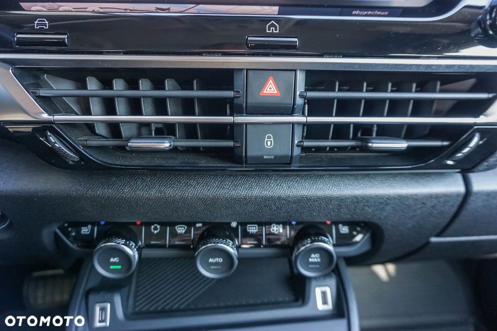 Citroën C4 1.2 PureTech Max S&S EAT8 - 19