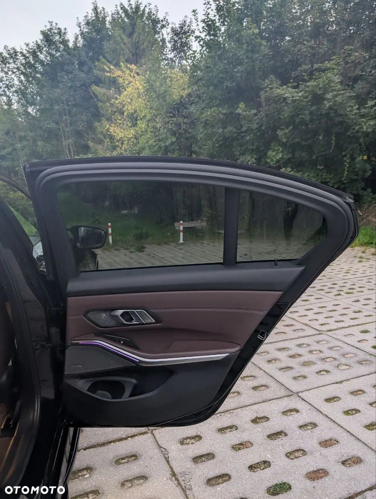 BMW Seria 3 320d xDrive Luxury Line sport - 24