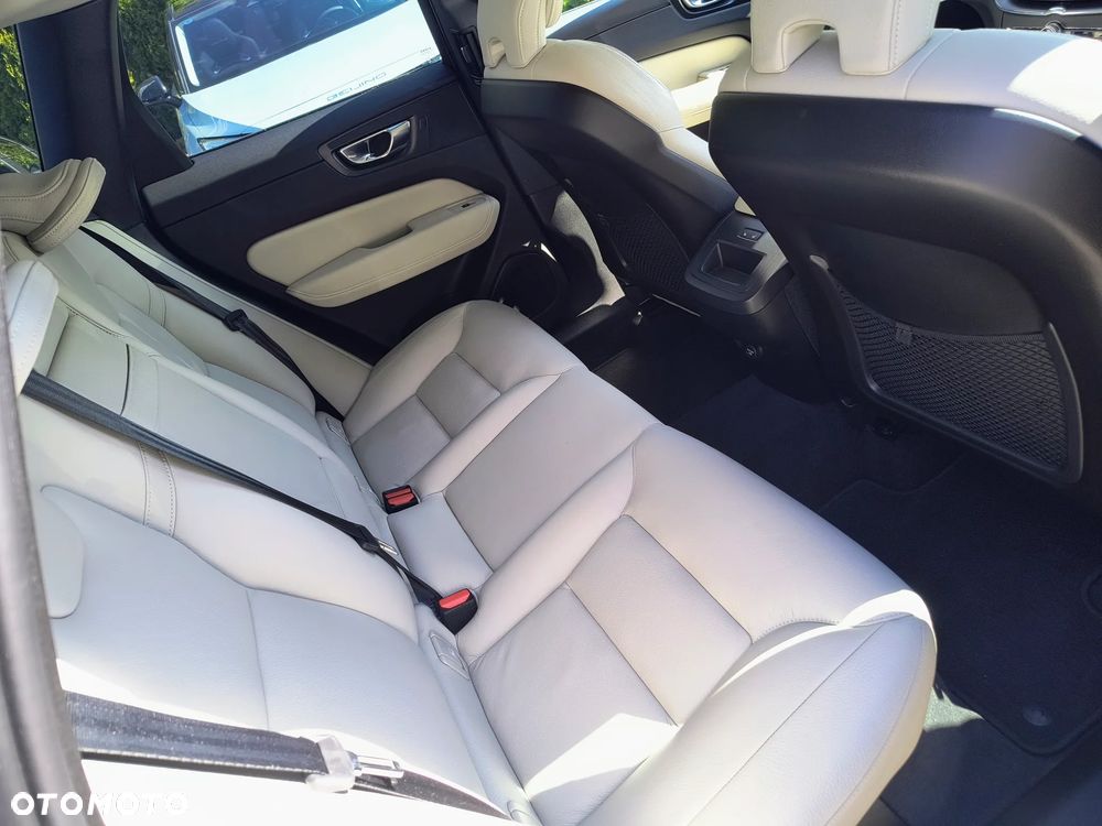 Volvo XC 60 B5 B AWD Momentum - 21