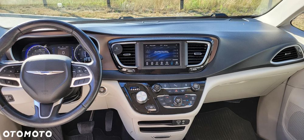Chrysler Pacifica - 11
