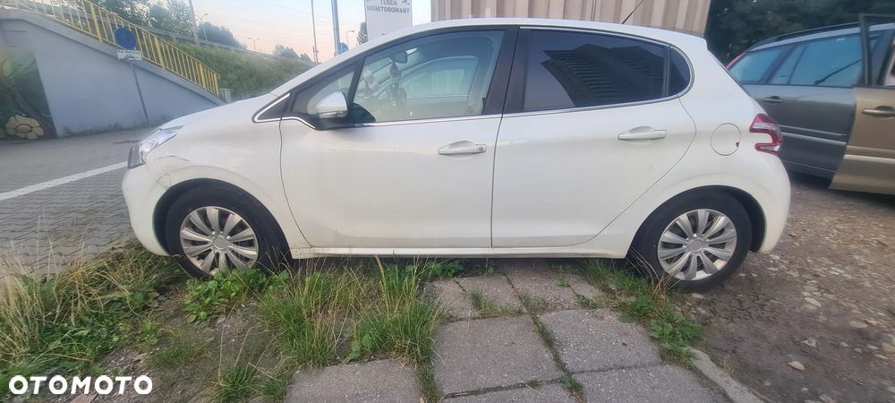 Peugeot 208 - 6