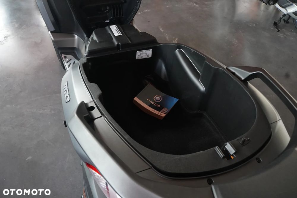 Piaggio MP-3 - 10