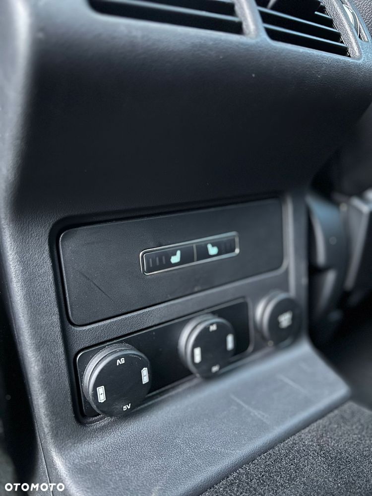 Jaguar F-Pace 2.0 i4D AWD R-Sport - 27