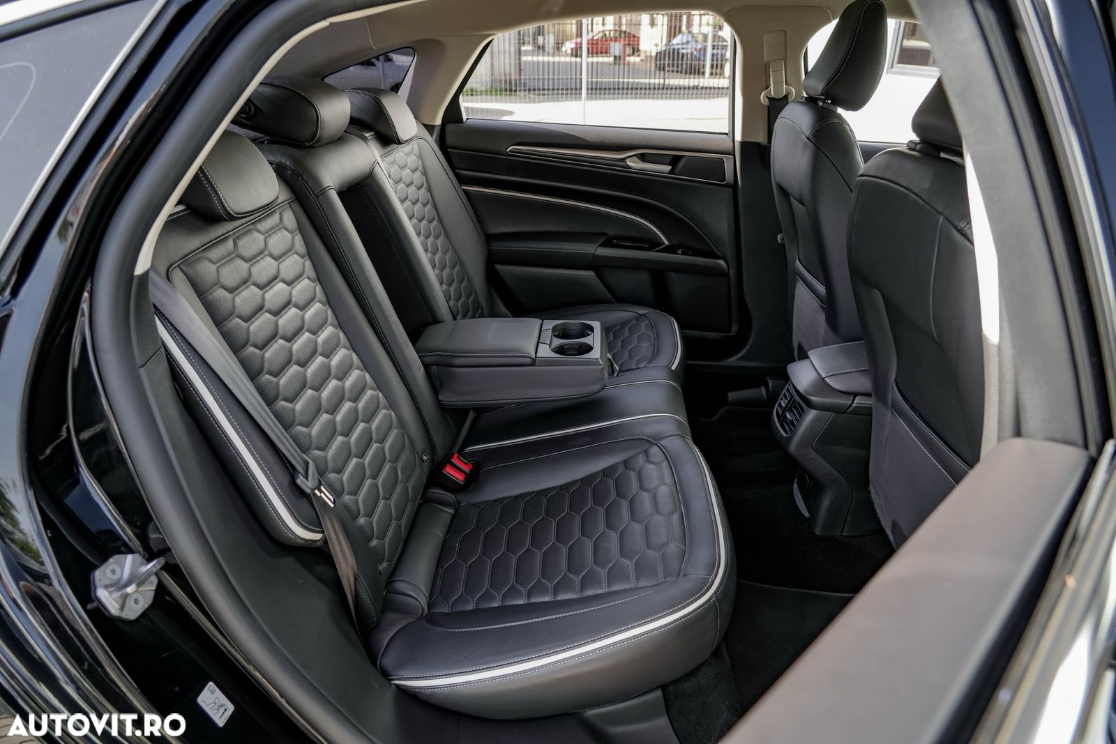 Ford Mondeo 2.0 HEV Vignale - 13