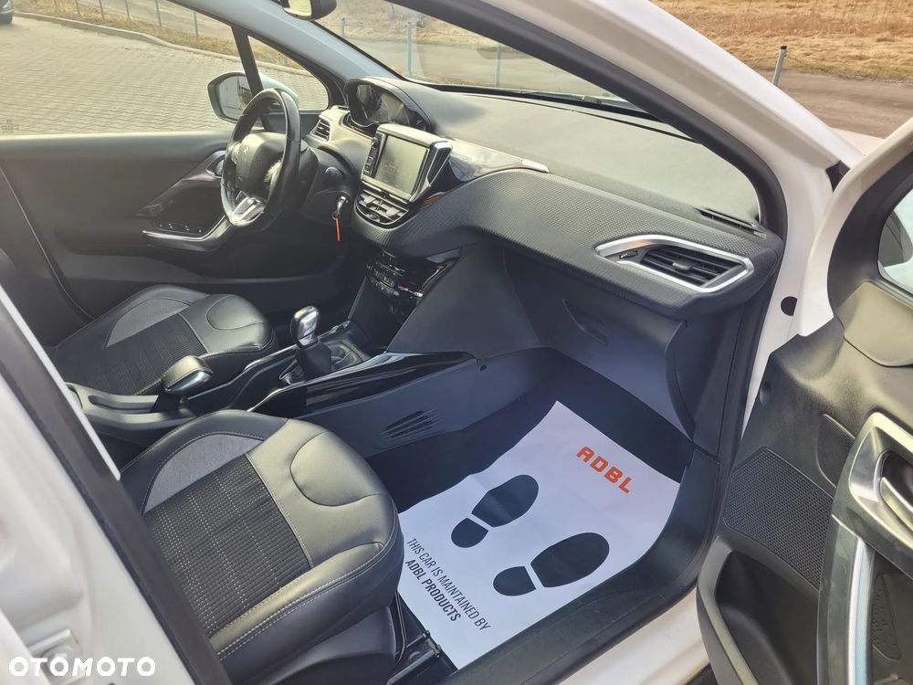 Peugeot 2008 BlueHDi 100 STOP & START Allure - 17