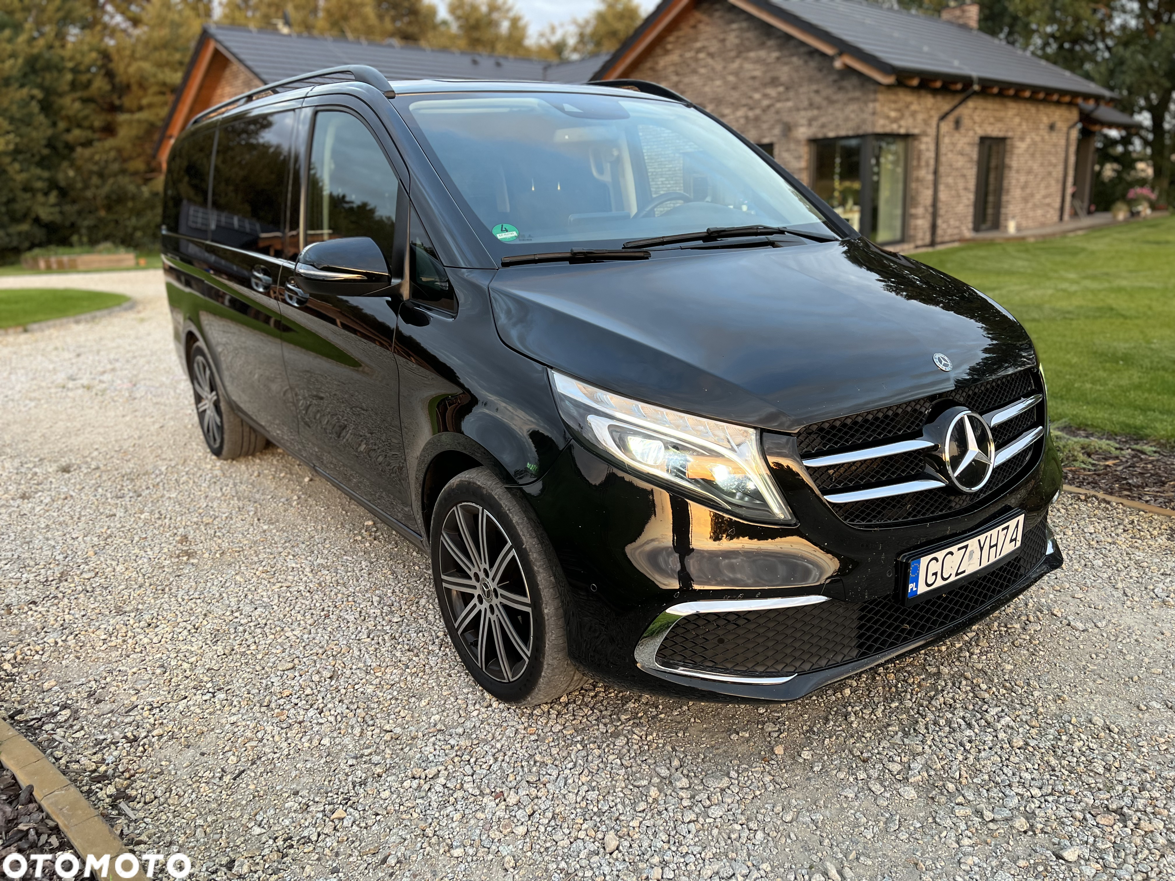 Mercedes-Benz Klasa V - 12
